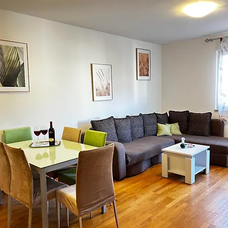 Ivki's Appartement Makarska